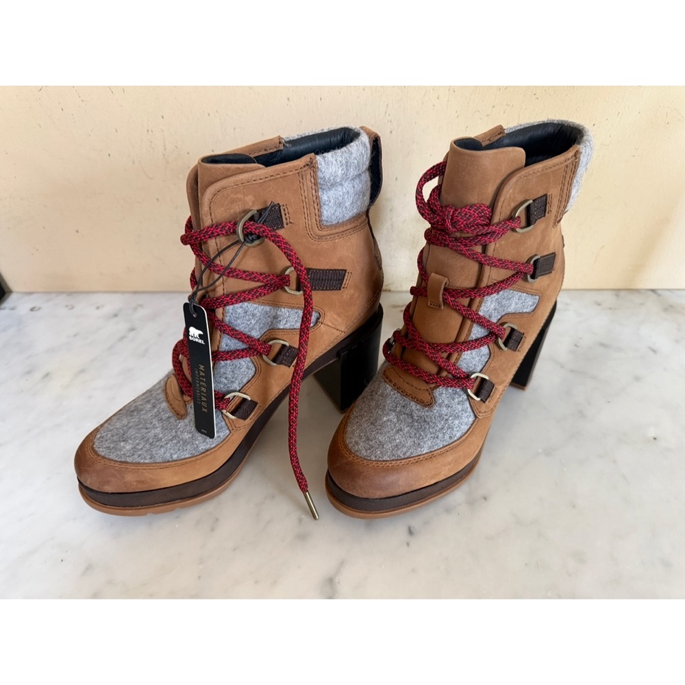 NIB Sorel Tan and Gray Heeled Boots with Red Laces